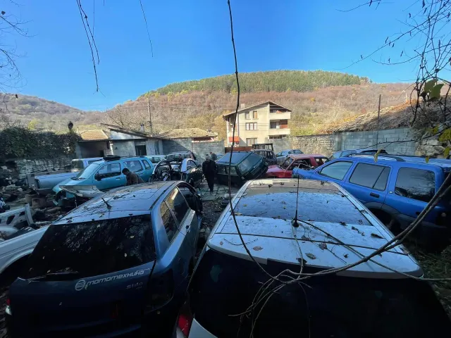 Salavage Yard - Opaka - thumbnail 2