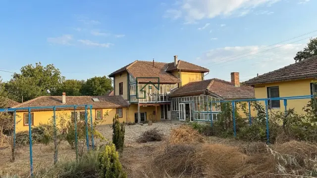 Corner Tower House - Lesicheri - thumbnail 2
