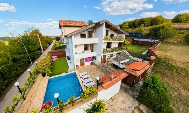 Hillside Mansion - Pushevo - thumbnail 1