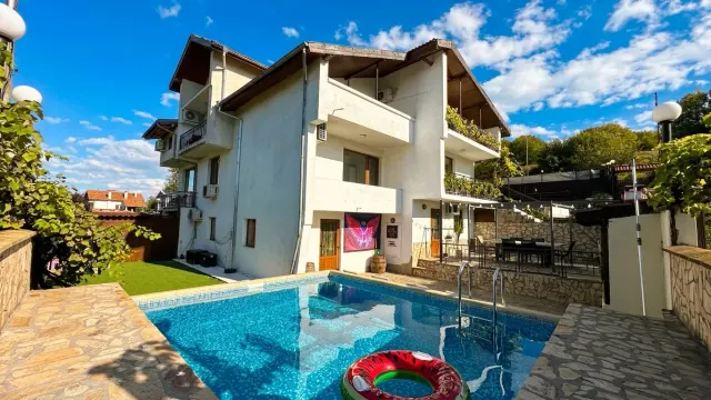 Hillside Mansion - Pushevo - thumbnail 2