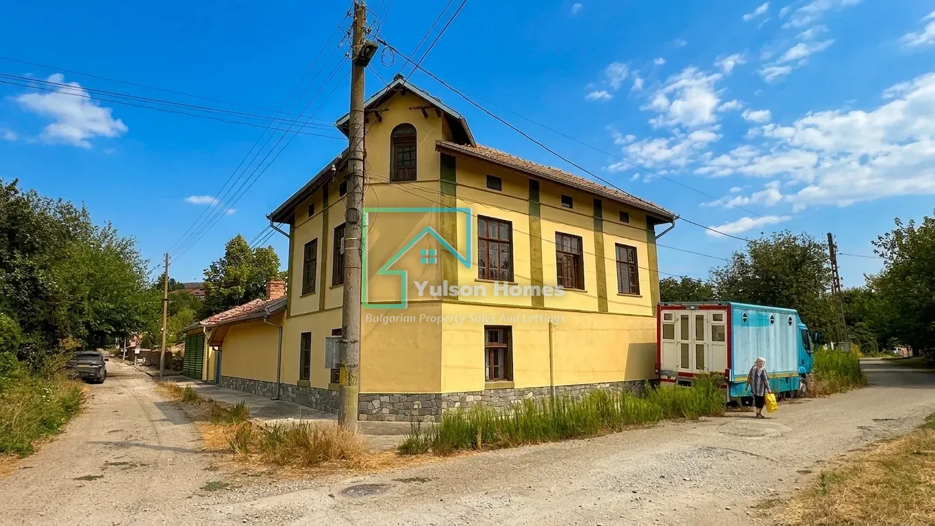 Corner Tower House - Lesicheri - photo 1