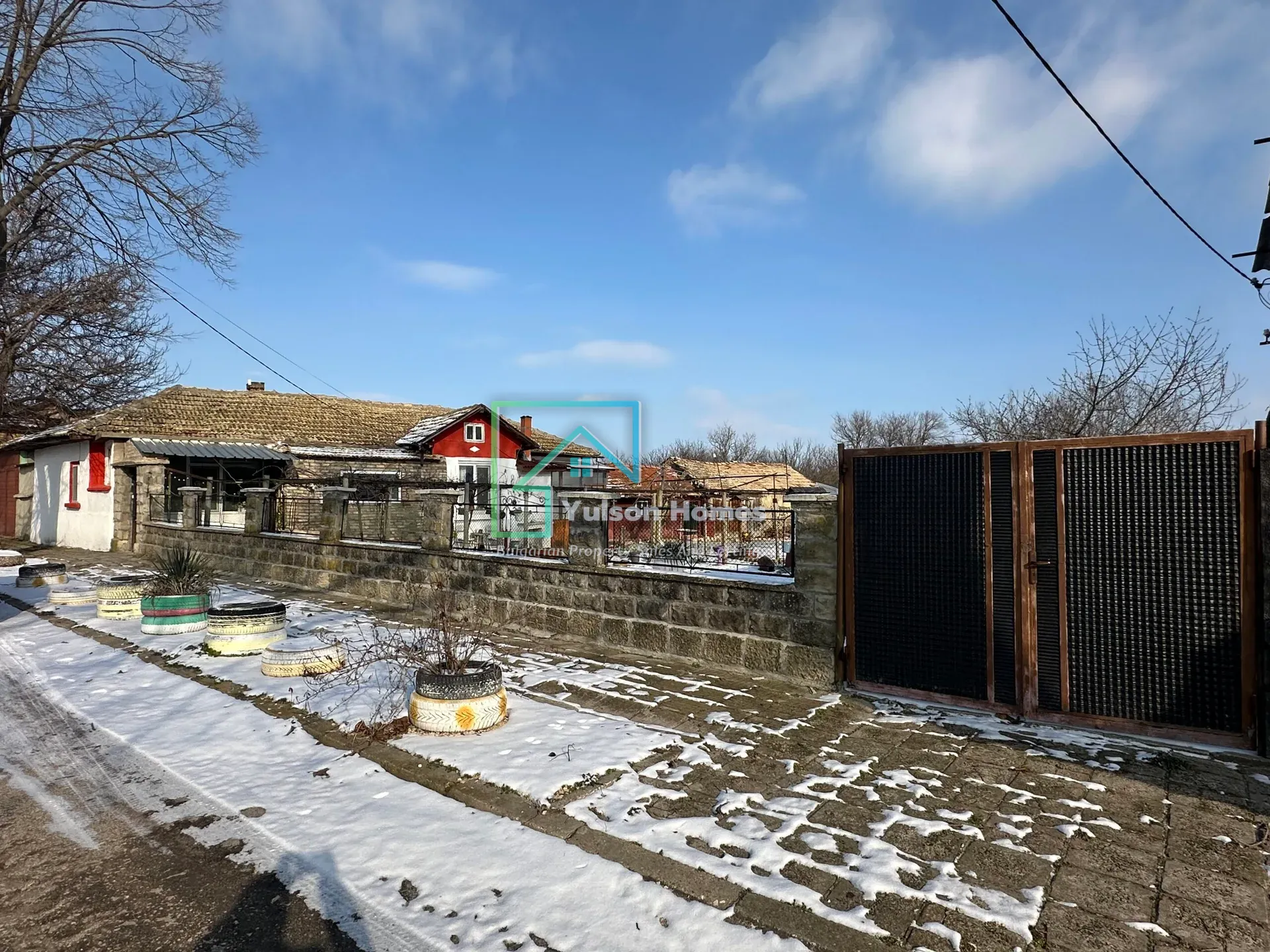 The Red Gable House - Pliska - photo 1