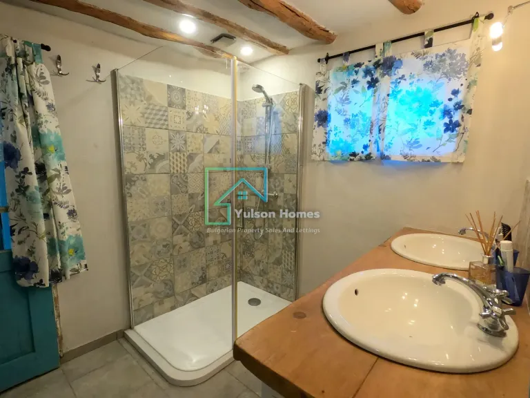 Bluebell House - Sadina - thumbnail 11